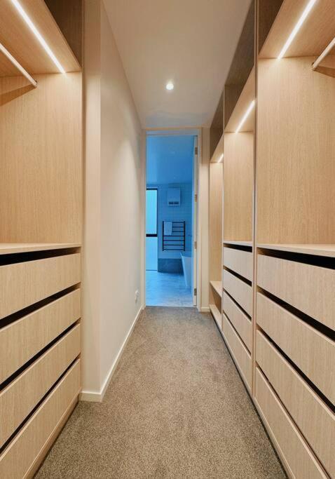 Black-Luxe Living In The Heart Of City Apartment ไครสต์เชิร์ช ภายนอก รูปภาพ