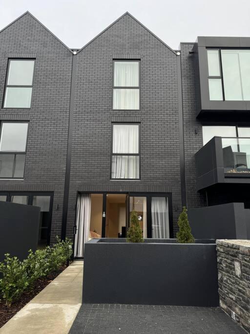 Black-Luxe Living In The Heart Of City Apartment ไครสต์เชิร์ช ภายนอก รูปภาพ