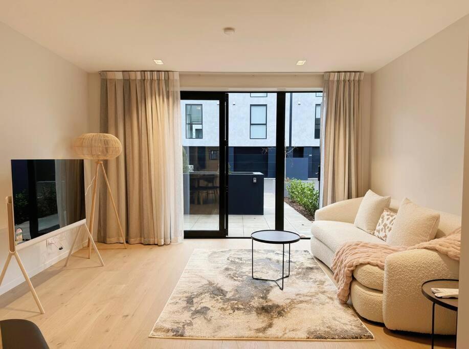 Black-Luxe Living In The Heart Of City Apartment ไครสต์เชิร์ช ภายนอก รูปภาพ