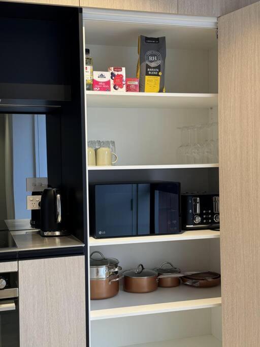 Black-Luxe Living In The Heart Of City Apartment ไครสต์เชิร์ช ภายนอก รูปภาพ