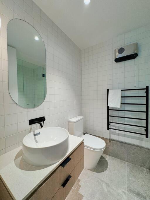 Black-Luxe Living In The Heart Of City Apartment ไครสต์เชิร์ช ภายนอก รูปภาพ