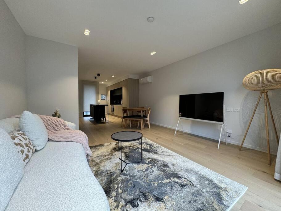 Black-Luxe Living In The Heart Of City Apartment ไครสต์เชิร์ช ภายนอก รูปภาพ